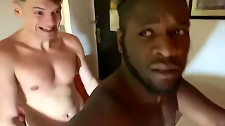 Blanc sexe parlé démonte noir athlètes bulle et buste partout dans son cul