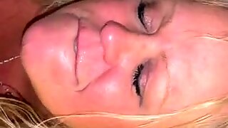 Bbw (femei frumoase plinuțe) milf blonda big freckles tits sex oral face fuck
