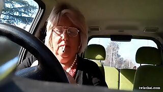 Истрианките баба мастурбации в тя кола